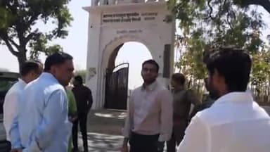 मंझनपुर: डीएम ने उपनिबंधक कार्यालयों में रजिस्टर्ड विक्रय विलेखों और बैनामा विलेखों का किया सत्यापन