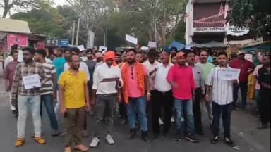 कुडू: पहलगाम आतंकी हमले के बाद कुडू प्रखंड में पाकिस्तान प्रायोजित आतंकवाद के खिलाफ निकाली गई आक्रोश रैली