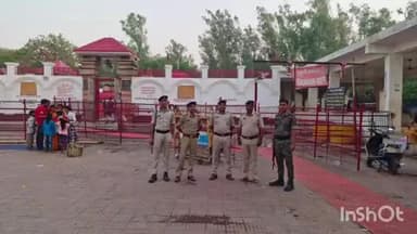 थावे: पहलगाम आतंकी हमले के बाद थावे मंदिर की सुरक्षा व्यवस्था अलर्ट पर, पुलिस तैनात
