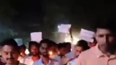 कलियासोल: आतंकवाद के विरोध में संजय चौक से आजाद नगर तक निकाला गया कैंडल मार्च