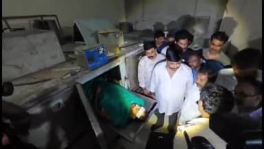 కొండపి: నగరంలో టీడీపీ నేత వీరయ్య చౌదరి మృతదేహానికి నివాళులర్పించిన మంత్రి స్వామి, మారిటైం బోర్డు ఛైర్మన్ దామచర్ల సత్య