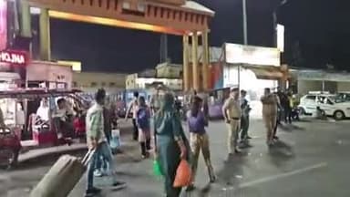 हरिद्वार: जम्मू कश्मीर में आतंकी हमले के बाद हरिद्वार में अलर्ट, बस स्टैंड और रेलवे स्टेशन के बाहर रातभर चला चेकिंग अभियान