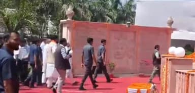 पटना ग्रामीण: वीर कुंवर सिंह पार्क में सीएम नीतीश कुमार ने वीर कुंवर सिंह के विजय दिवस पर उनकी प्रतिमा पर पुष्प अर्पित किए