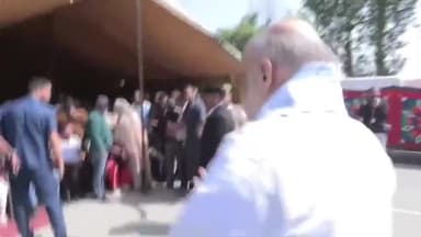 केंद्रीय #गृहमंत्री #AmitShah  ने पुलिस नियंत्रण कक्ष में #पहलगाम आतंकवादी हमले के पीड़ित परिवारों से मुलाकात की।