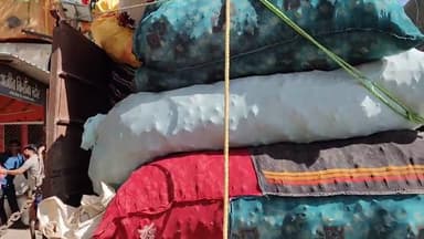 मंदसौर: अफीम गोदाम रोड स्थित नारकोटिक्स कार्यालय पर अफीम डोड़े चुरे के तोल को लेकर बड़ी संख्या में किसान पहुंचे