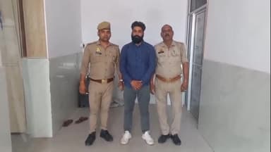 अमरोहा: अमरोहा नगर कोतवाली पुलिस ने कपड़ा चोर को किया गिरफ्तार, चोरी का कपड़ा बरामद