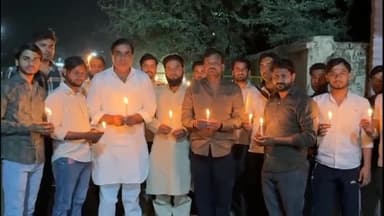 बिलारी: सपा कार्यालय के पास पहलगाम हमले के बलिदानों को याद कर निकाला गया कैंडल मार्च