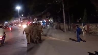 ज्ञानपुर: ज्ञानपुर सहित सभी थाना क्षेत्रों में कानून व्यवस्था को लेकर पुलिस ने निकाला फ्लैग मार्च, बढ़ाई सतर्कता