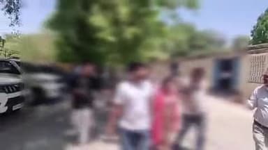 फतेहपुर: कोर्ट मैरिज करने आए प्रेमी जोड़े को परिजनों ने पकड़ा, कलेक्ट्रेट से चौकी तक फिल्मी स्टाइल में हुआ हंगामा