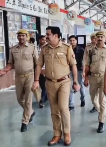 कानपुर: कश्मीर के पहलगाम में आतंकी घटना के बाद कानपुर सेंट्रल स्टेशन पर जीआरपी पुलिस ने किया विशेष चेकिंग अभियान