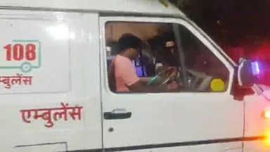 झालरापाटन: डग में युवक की हत्या के बाद आक्रोशित ग्रामीणों ने कई दुकानों को लगाई आग, घटना में रायपुर थानाधिकारी हुए घायल