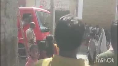 हिलसा: सैदनपुर मोड़ के पास घर में लगी आग से हजारों की संपत्ति हुई खाक, मुख्य पार्षद धनंजय कुमार ने पीड़ित को दी आर्थिक मदद