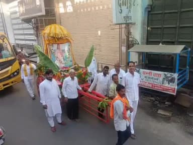 झालरापाटन: महाप्रभु वल्लभाचार्य जयंती पर भव्य प्रभात फेरी निकली, द्वारिकाधीश मंदिर से शुरू हुई यात्रा, श्रद्धालुओं ने की पुष्प वर्षा