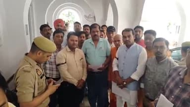 बरेली: डीएम कार्यालय पहुंचकर भारतीय उद्योग व्यापार मंडल ने जम्मू कश्मीर के पहलगाम में हुए आतंकी हमले के विरोध में दिया ज्ञापन