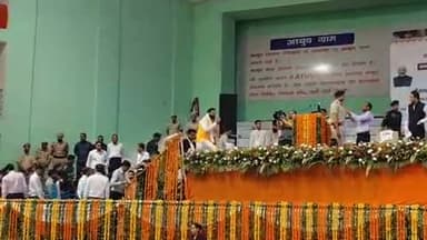 पंचकूला: राष्ट्रीय पंचायत राज दिवस पर सेक्टर 3 में आयोजित राज्य स्तरीय ग्राम उत्थान समारोह में पहुंचे मुख्यमंत्री नायब सिंह सैनी