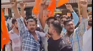 जोधपुर: जम्मू-कश्मीर में आतंकवाद की घटना के बाद झालामंड इलाके में विरोध स्वरूप करवाया गया बाजार बंद, जमकर हुआ विरोध प्रदर्शन