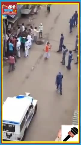 कोलकाता में बवाल ! सड़क पर उतरी भीड़ पुलिस से जबरदस्त झड़प 🔥 #shorts #KolkataViolence #कोलकाता #KolkataViolence  
#कोलक