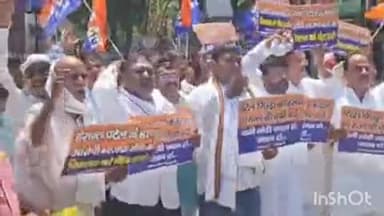 वाराणसी में छात्र की हत्या के विरोध में अपना दल कमेरावादी के लोगों ने किया प्रदर्शन