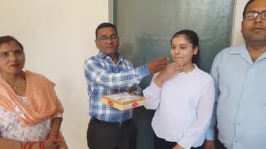 रामपुर: श्री हरि इंटर कॉलेज की दीपाली पाल ने 89.8 अंक प्राप्त कर इंटरमीडिएट में जिले में दूसरा स्थान हासिल किया