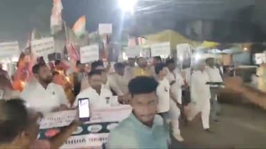 अररिया: पहलगाम में हुए आतंकी हमले के विरोध में महागठबंधन के कार्यकर्ताओं ने निकाला कैंडल मार्च