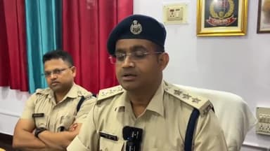 गोड्डा: बनरचुआ गाँव गोलीकांड मामले में पुलिस ने साजिशकर्ता को गिरफ्तार किया, महागामा एसडीपीओ ने की प्रेस कॉन्फ्रेंस