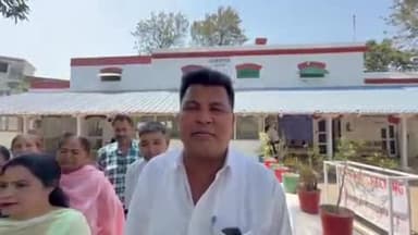 पंचकूला: रामपुर सीयूड़ी महादेव कालोनी के निवासियों ने उपमंडल अधिकारी कालका को समस्याओं को लेकर ज्ञापन सौंपा