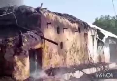 बौंसी: कुडरो गांव में आग लगने से दो घर राख में तब्दील, सामान जलकर हुआ नष्ट