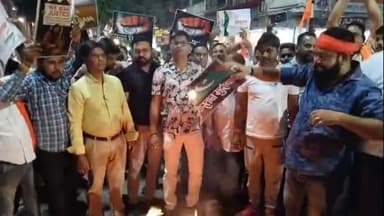 हज़ारीबाग: पहलगाम आतंकी हमले के विरोध में हजारीबाग में कैंडल मार्च निकाला गया