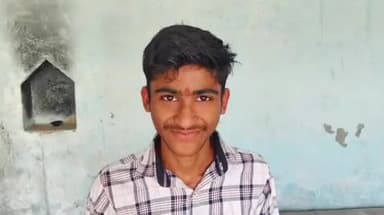 इकौना: हाईस्कूल के विपिन मिश्रा ने 95.33% अंक से प्रथम स्थान प्राप्त किया, दूसरे स्थान पर सरोजिनी पांडे 94.83% अंक के साथ