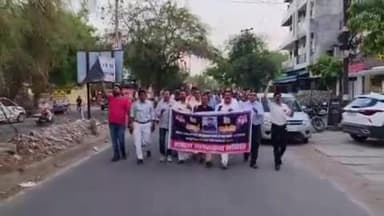 कानपुर: केशवपुरम में ब्राह्मण जागरूकता समिति ने कैंडल मार्च निकालकर विरोध जताया, मारे गए लोगों को दी श्रद्धांजलि