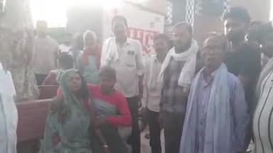 फतेहपुर: सातमील के पास भैंस लदी पिकअप के नीचे दबकर मजदूर की हुई मौत, मचा कोहराम, हुसैनगंज का मामला