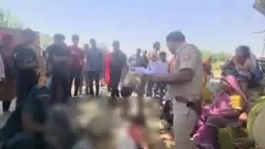 इटावा: इकदिल क्षेत्र में चोरबरी के पास 24 घंटे से लापता व्यक्ति का शव कुएं में मिला, दमकल की मदद से पुलिस ने निकाला