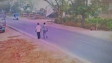 🛑बिजनौर: युवकों को कार ने मारी टक्कर,मॉर्निंग वॉक पर गए दो युवकों को मारी टक्कर,टक्कर से एक युवक की हालत गंभीर।