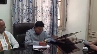 पंचकूला: बरवाला अनाज मंडी का पूर्व विधानसभा अध्यक्ष ने किया दौरा, लिफ्टिंग न होने पर अधिकारियों से की बात