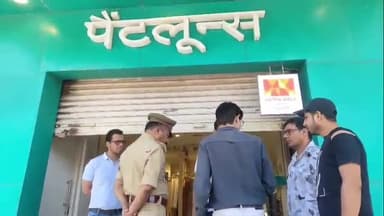 झांसी: इलाइट-सीपरी रोड पर बने पैंटलून्स शोरूम में चोरी करने का हुआ प्रयास, तोड़े गए ताले