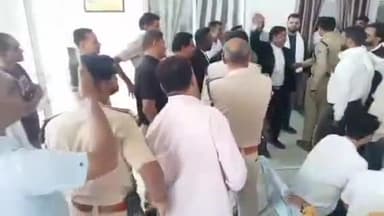 जबलपुर: अधिवक्ता से अभद्रता के विरोध में अधिवक्ताओं ने माढोताल थाने का घेराव किया