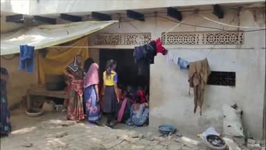 ज्ञानपुर: गोपीगंज कोतवाली क्षेत्र के सोनखरी गांव में युवक ने फांसी लगाकर दी जान, सूचना पाकर पहुंची पुलिस