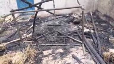 मंझनपुर: तियरा गाँव के एक घर में अज्ञात कारणों से लगी आग, तीन बकरियां जलकर मरी और गृहस्थी राख में तब्दील