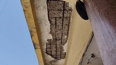 मंदसौर: मंदसौर नगर पालिका की बिल्डिंग हो रही जर्जर गिर रहा आए दिन प्लास्टर हो सकती बड़ी घटना#jansamsay