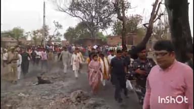 मिर्ज़ापुर: जिगना थाना क्षेत्र के डगहर गांव पहुंची केंद्रीय मंत्री अनुप्रिया पटेल, अग्निकांड पीड़ितों को सहायता का दिया आश्वासन