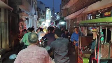 अमरोहा: अमरोहा शहर में ई-रिक्शा चालकों की लापरवाही से लगा भीषण जाम, गर्मी में लोग परेशान, पुलिस ने खोला जाम