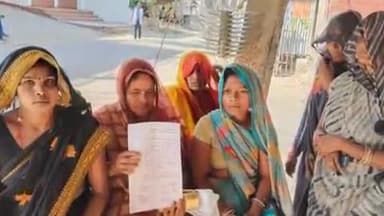 सिराथू: पहाड़पुर गाँव की महिलाएं ठगी का शिकार हुईं, अधिकारियों से की शिकायत