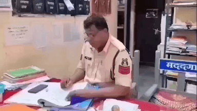 अकलतरा: चंगोरी बस्ती से 4 लीटर महुआ शराब और बिक्री के ₹50 किए गए जब्त