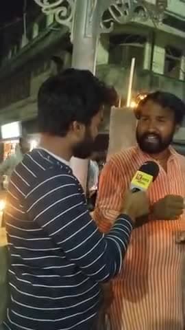 आज कश्मीर पहलगाम में हुए आतंकी हमले के विरोध में INDIA महागठबंधन के साथ जनमानस ने बेतिया शाहिद पार्क से तीन लालटेन चौराहा तक कैंडल मार्च किया ! शहीद हुए नागरिकों को भावपूर्ण श्रद्धांजलि। #लौरिया_विधानसभा #india मुकेश यादव