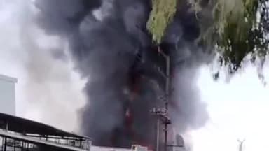 जोधपुर: बासनी सेकिंड फेस इलाके में हैंडीक्राफ्ट की फैक्ट्री में लगी भीषण आग