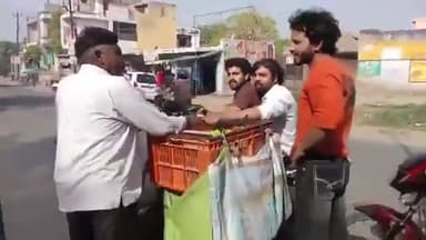 गाजियाबाद:सिरौली गांव में सामान बेचने आए कई मुस्लिमों को भगाने की Video सामने आई हैं।पुलिस ने वायरल वीडियो पर जांच शरुकी