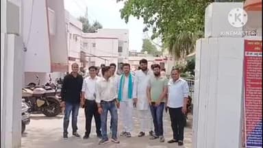 शिकोहाबाद: स्टेशन रोड पर अवैध कब्जे से जाम, संयुक्त मोर्चा किसान संगठनों ने नायब तहसीलदार को ज्ञापन दिया