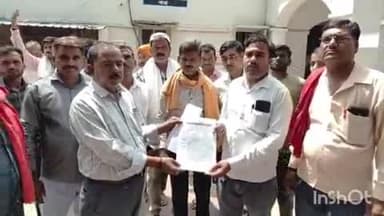 रायबरेली: कलेक्ट्रेट में यूपी पावर कॉरपोरेशन निविदा संविदा कर्मचारी संघ ने कई मांगों को लेकर किया प्रदर्शन, सौंपा ज्ञापन