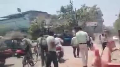 कानपुर: बर्रा में बीच सड़क बाइक बनी आग का गोला, बाइक सवार ने कूदकर बचाई अपनी जान