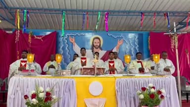 सिमडेगा: संत अन्ना महागिरजाघर में उजाला रविवार के अवसर पर प्रथम परम प्रसाद ग्रहण समारोह का किया गया आयोजन